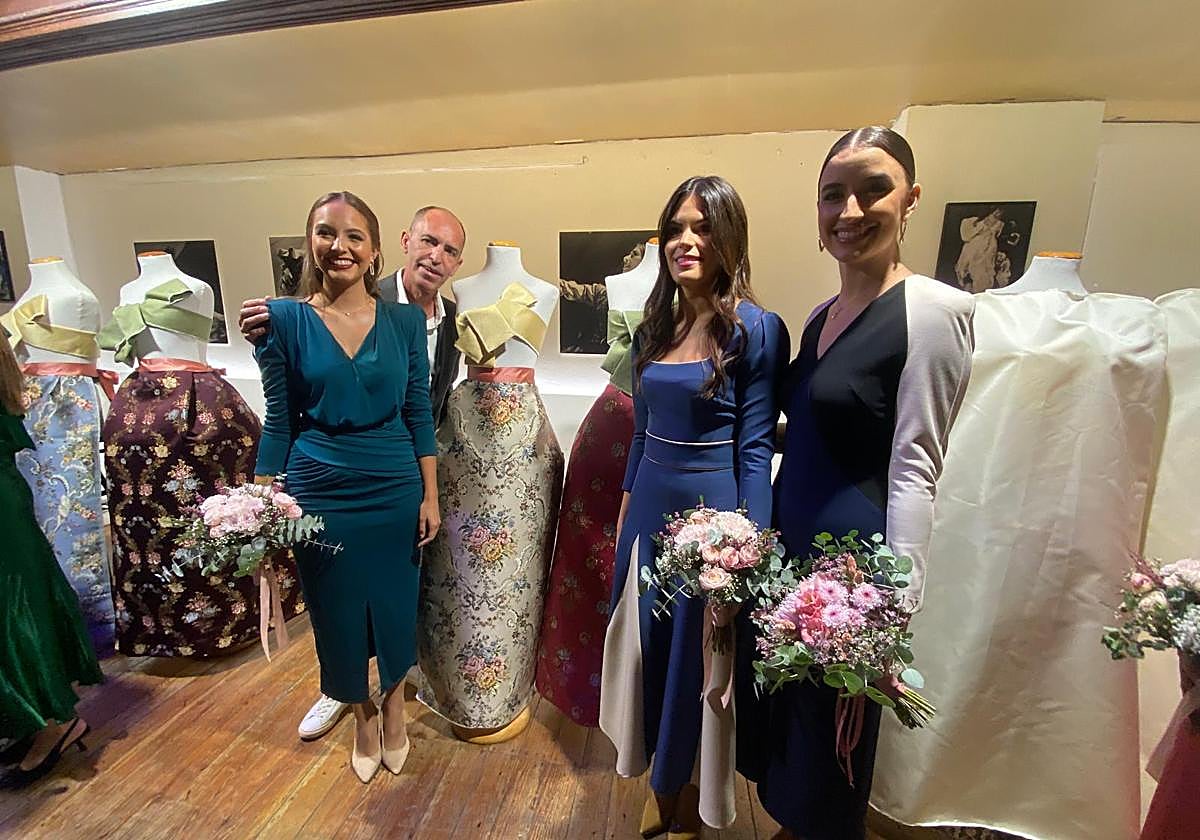 FOTOS | Así son las telas de los trajes de la corte de honor de Carmen Prades, fallera mayor de Valencia 2026
