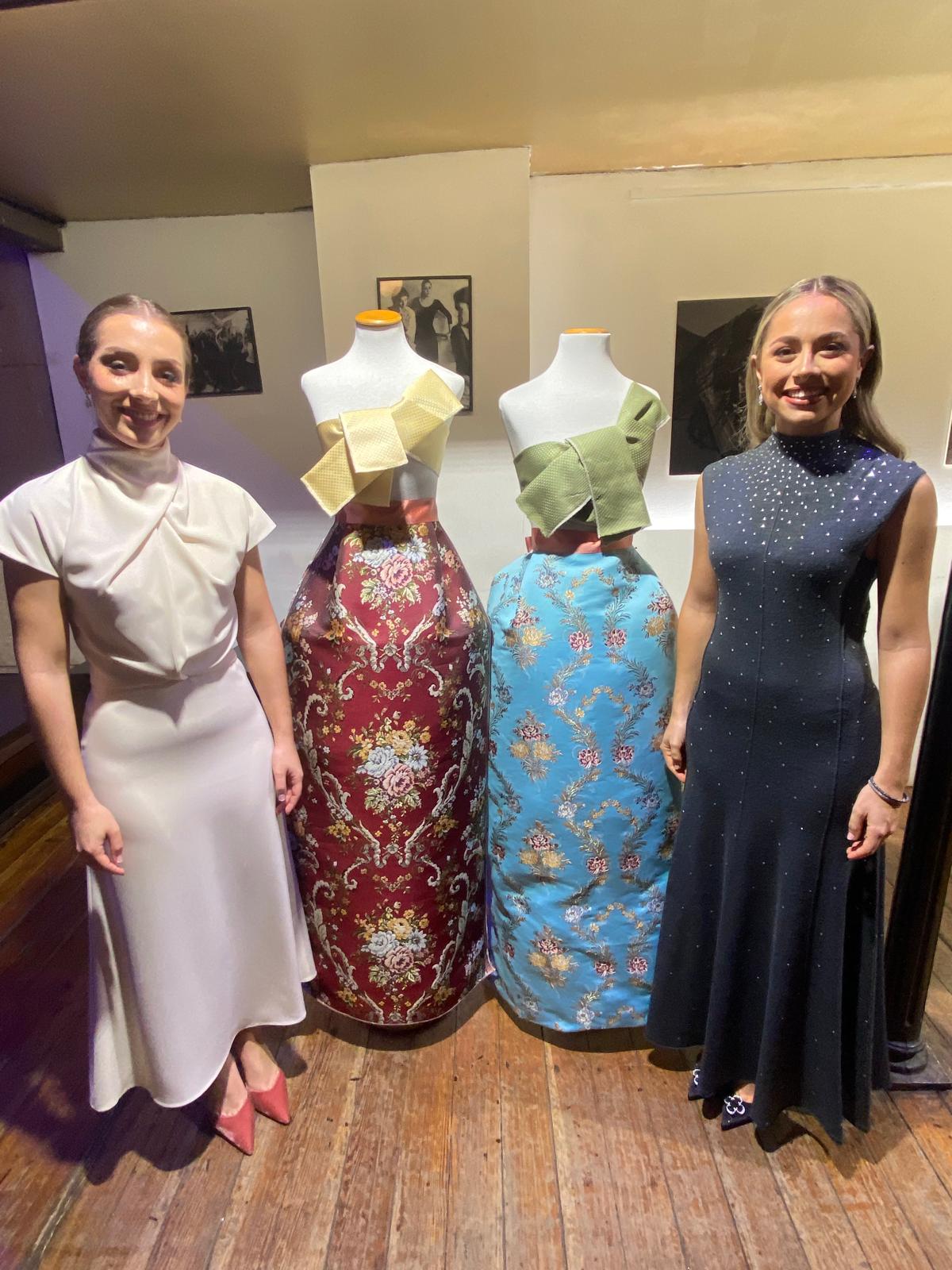 FOTOS | Así son las telas de los trajes de la corte de honor de Carmen Prades, fallera mayor de Valencia 2026