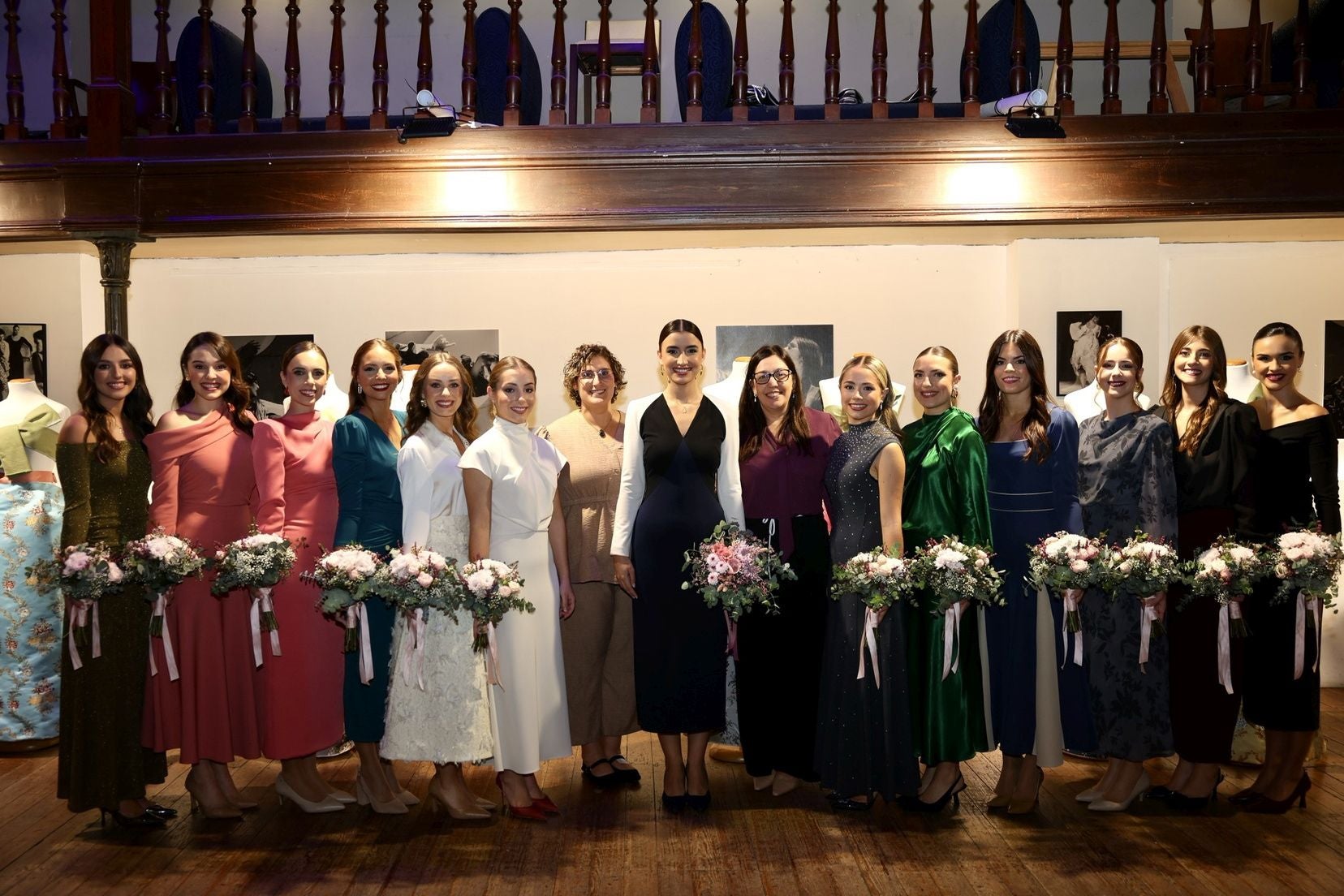 FOTOS | Así son las telas de los trajes de la corte de honor de Carmen Prades, fallera mayor de Valencia 2026