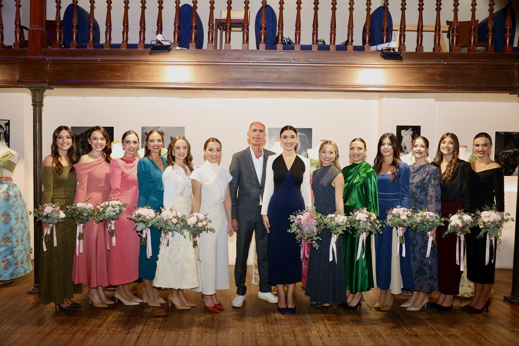 FOTOS | Así son las telas de los trajes de la corte de honor de Carmen Prades, fallera mayor de Valencia 2026