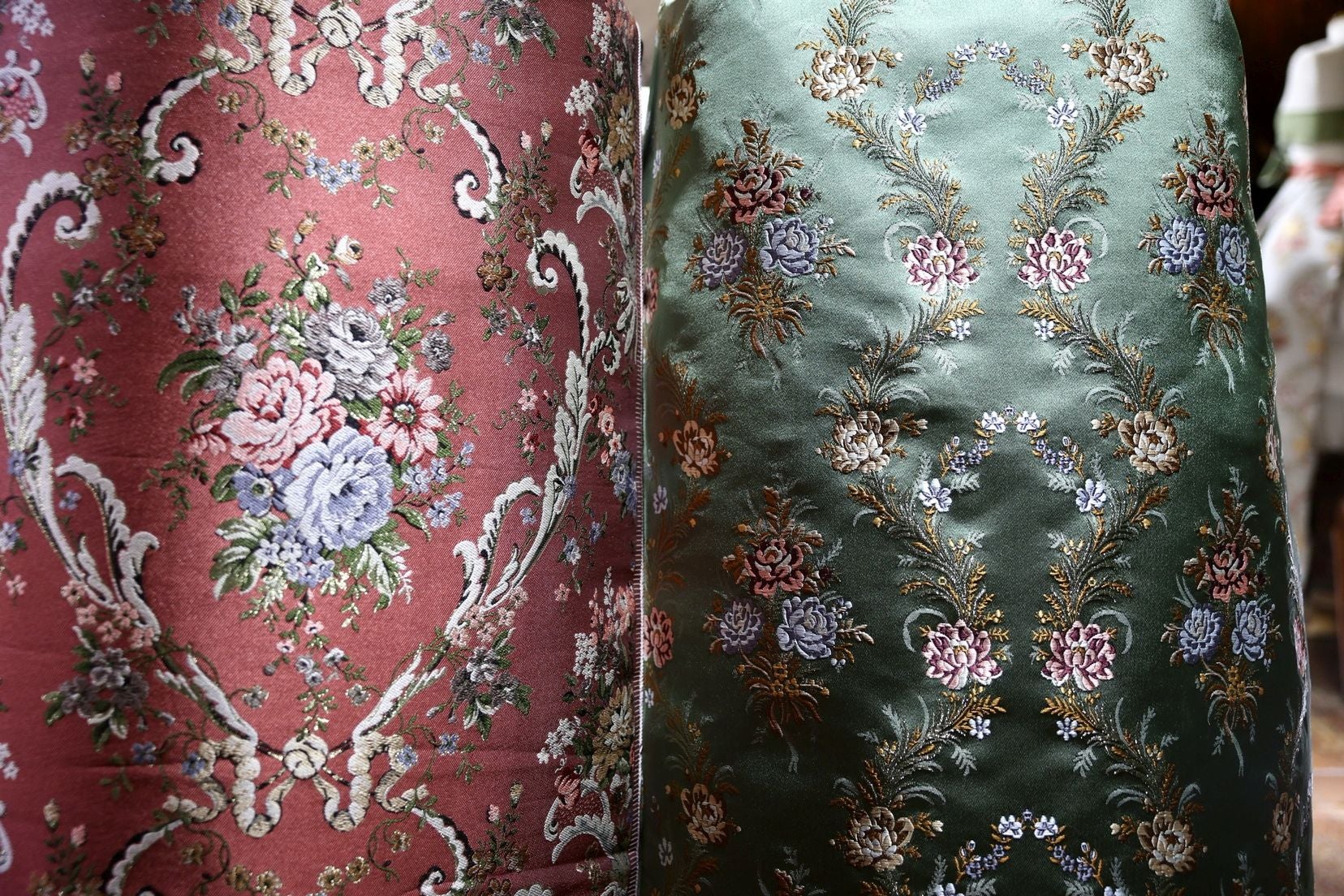 FOTOS | Así son las telas de los trajes de la corte de honor de Carmen Prades, fallera mayor de Valencia 2026