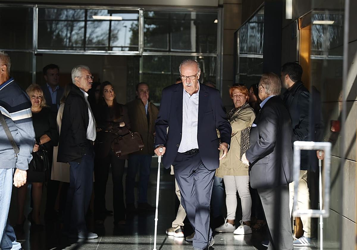 Fotos: el mundo del fútbol despide a Ochotorena en el tanatorio de Valencia