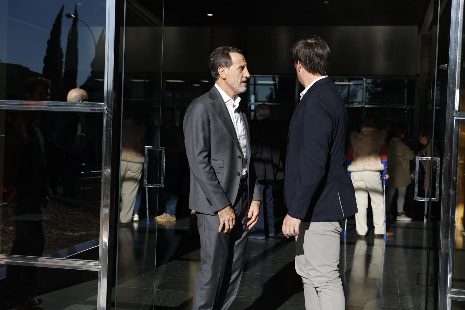 Fotos: el mundo del fútbol despide a Ochotorena en el tanatorio de Valencia