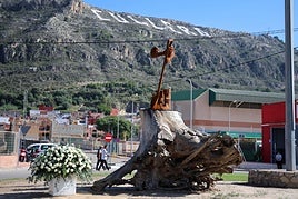 Escultura en homenaje a los voluntarios de la dana en Cullera.