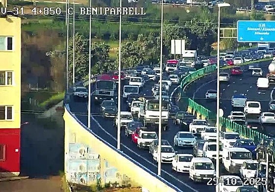 Atascos en la V-31 este miércoles, 29 de octubre.