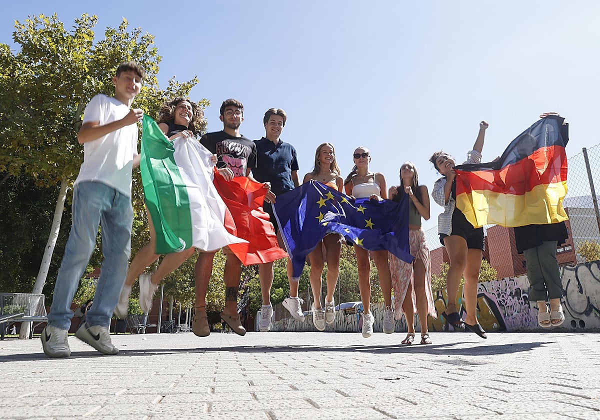 Imagen de archivo de estudiantes de Erasmus en el campus de Taronjers