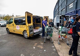 Una imagen de la recogida de alimentos que se llevó a cabo al día siguiente de la dana en el Ciutat de València.