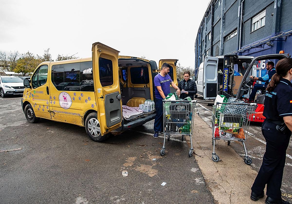 Una imagen de la recogida de alimentos que se llevó a cabo al día siguiente de la dana en el Ciutat de València.