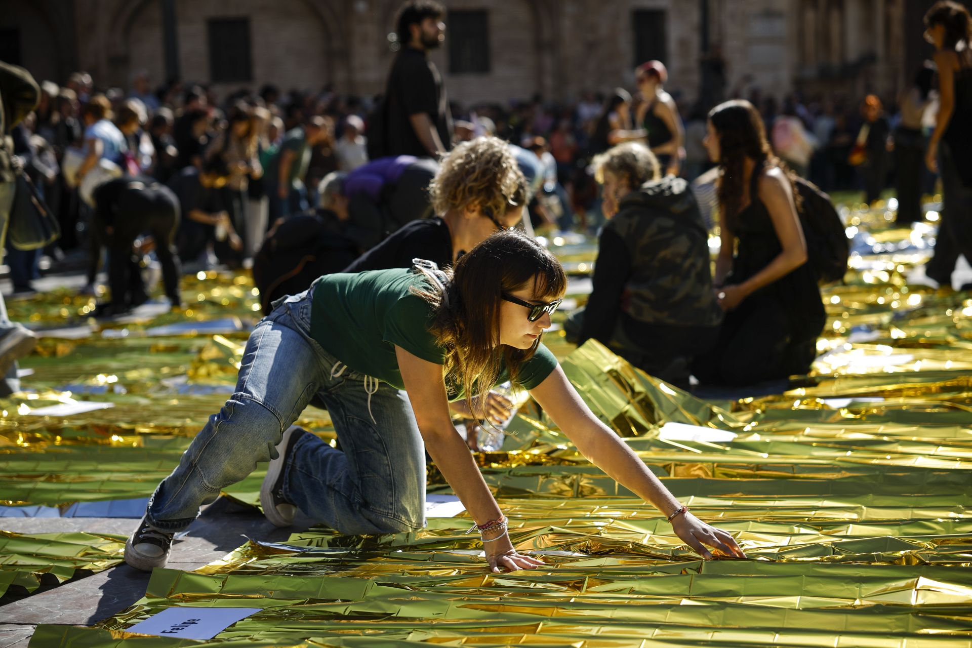 FOTOS | Mantas térmicas y desfile al Ventorro en protesta en el primer aniversario de la dana en Valencia