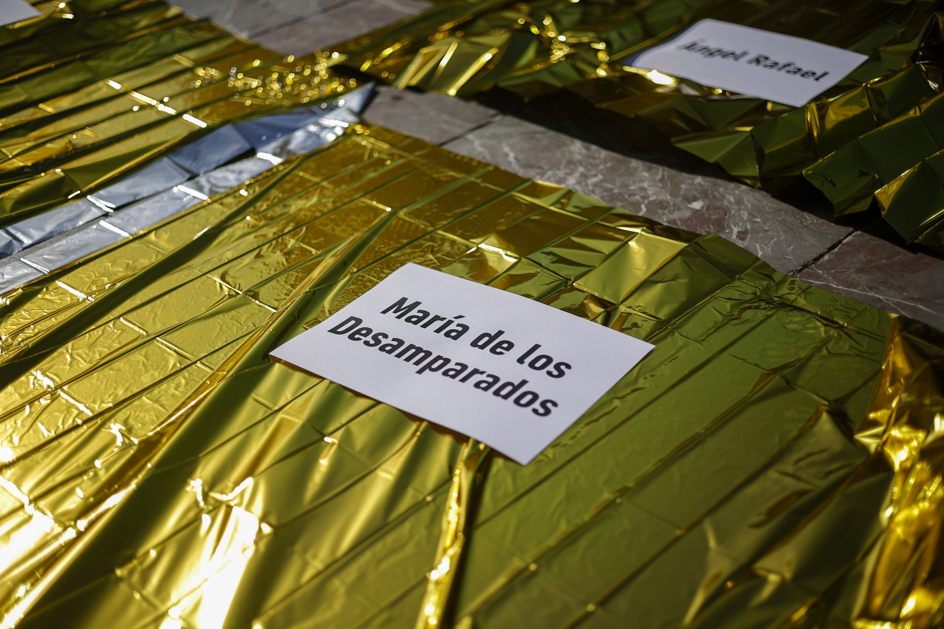 FOTOS | Mantas térmicas y desfile al Ventorro en protesta en el primer aniversario de la dana en Valencia