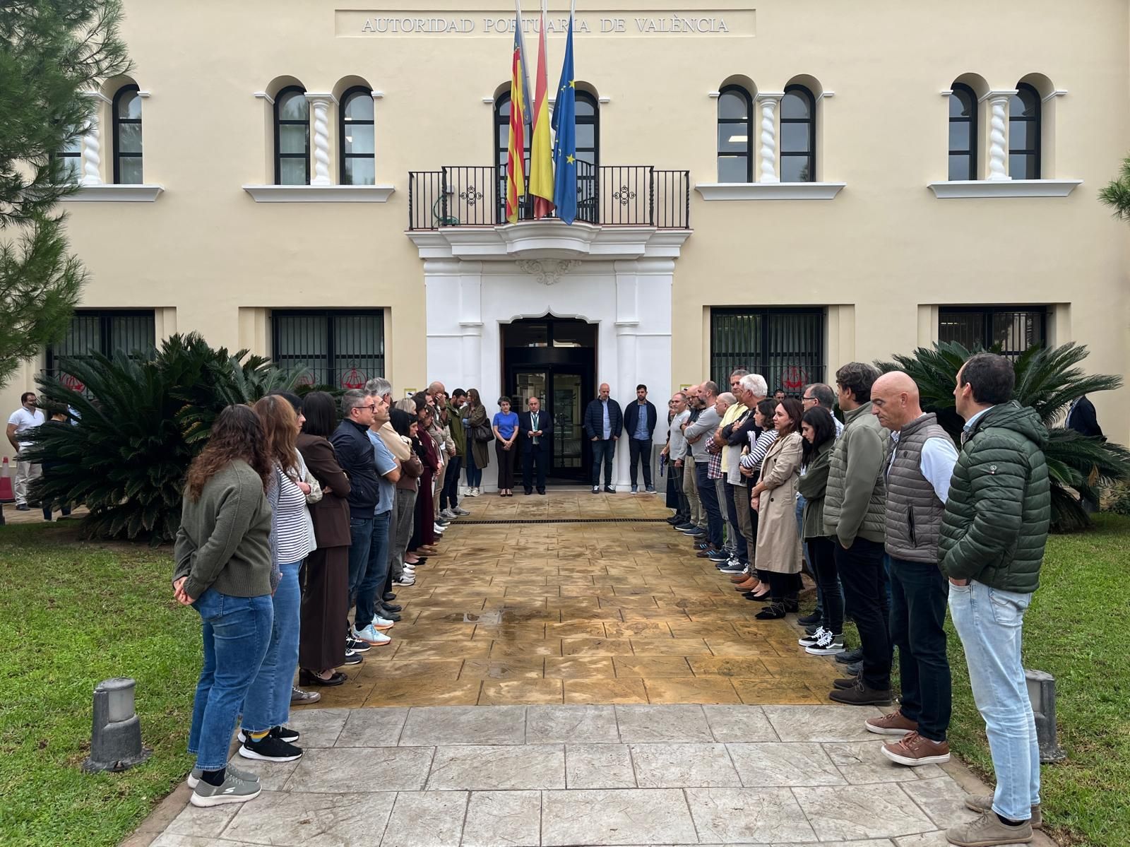 La Autoridad Portuaria de Valencia guarda un minuto de silencio.