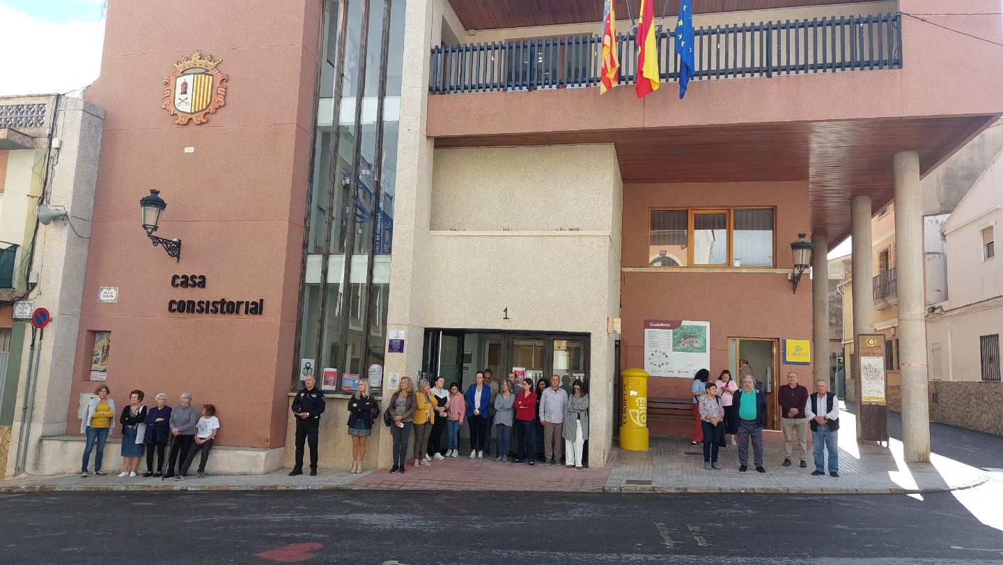 Minuto de silencio en Godelleta.