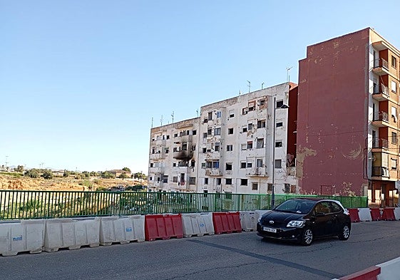 Edificios pendientes de derribo, junto al barranco de l'Horteta.