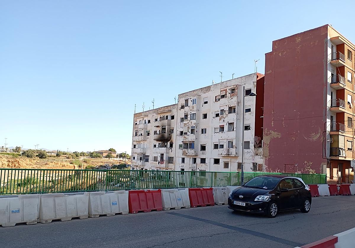 Edificios pendientes de derribo, junto al barranco de l'Horteta.