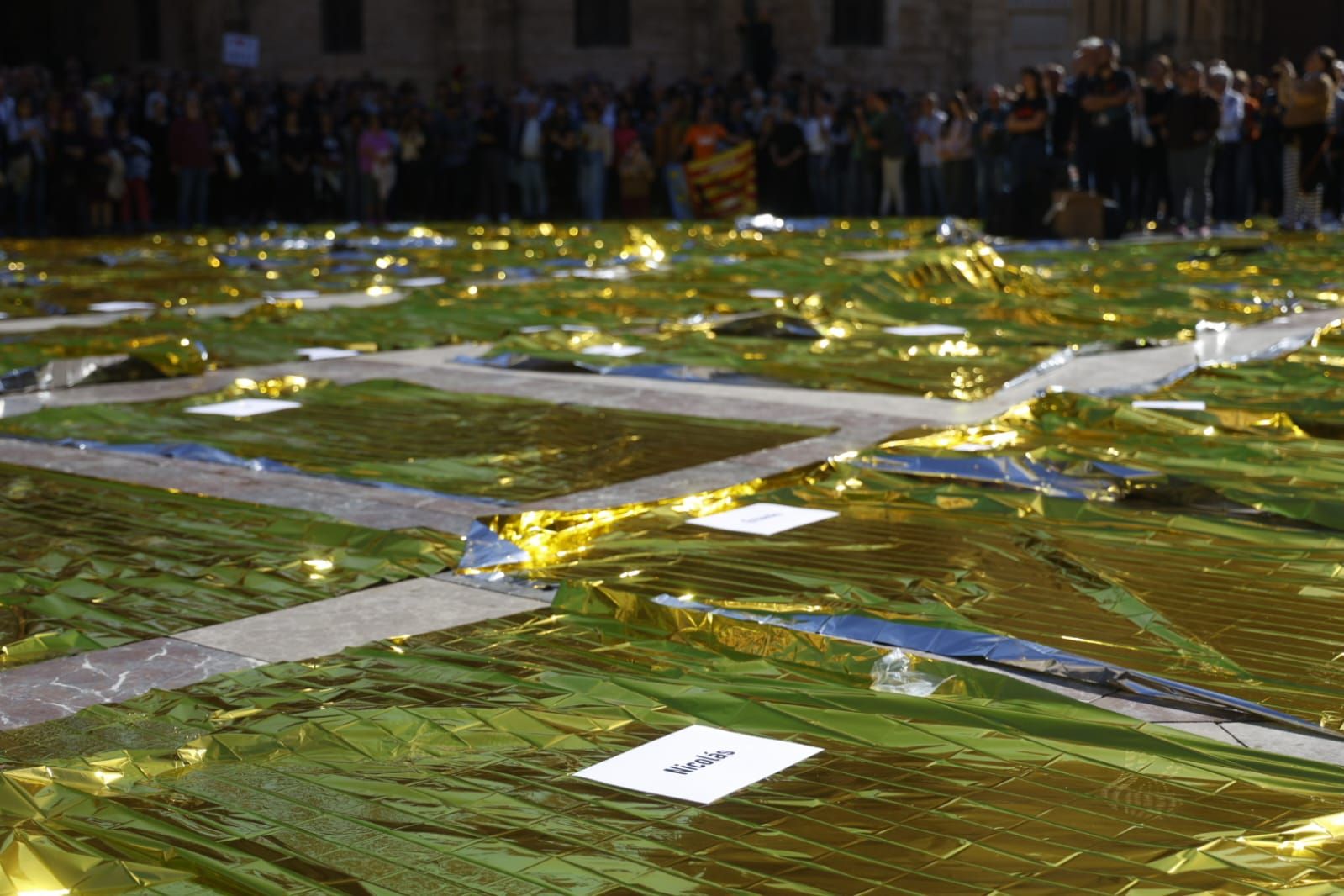 FOTOS | Mantas térmicas y desfile al Ventorro en protesta en el primer aniversario de la dana en Valencia