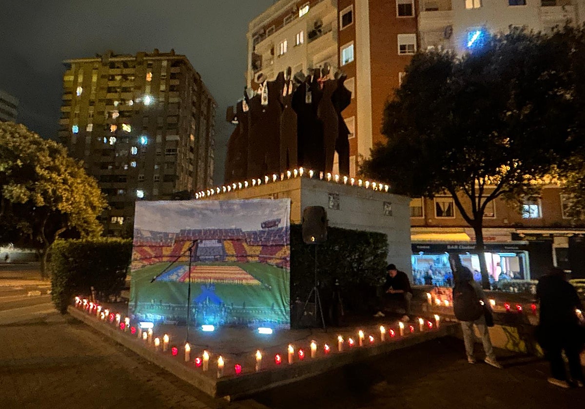 Las velas que se fueron dejando antes de que la lluvia las apagara