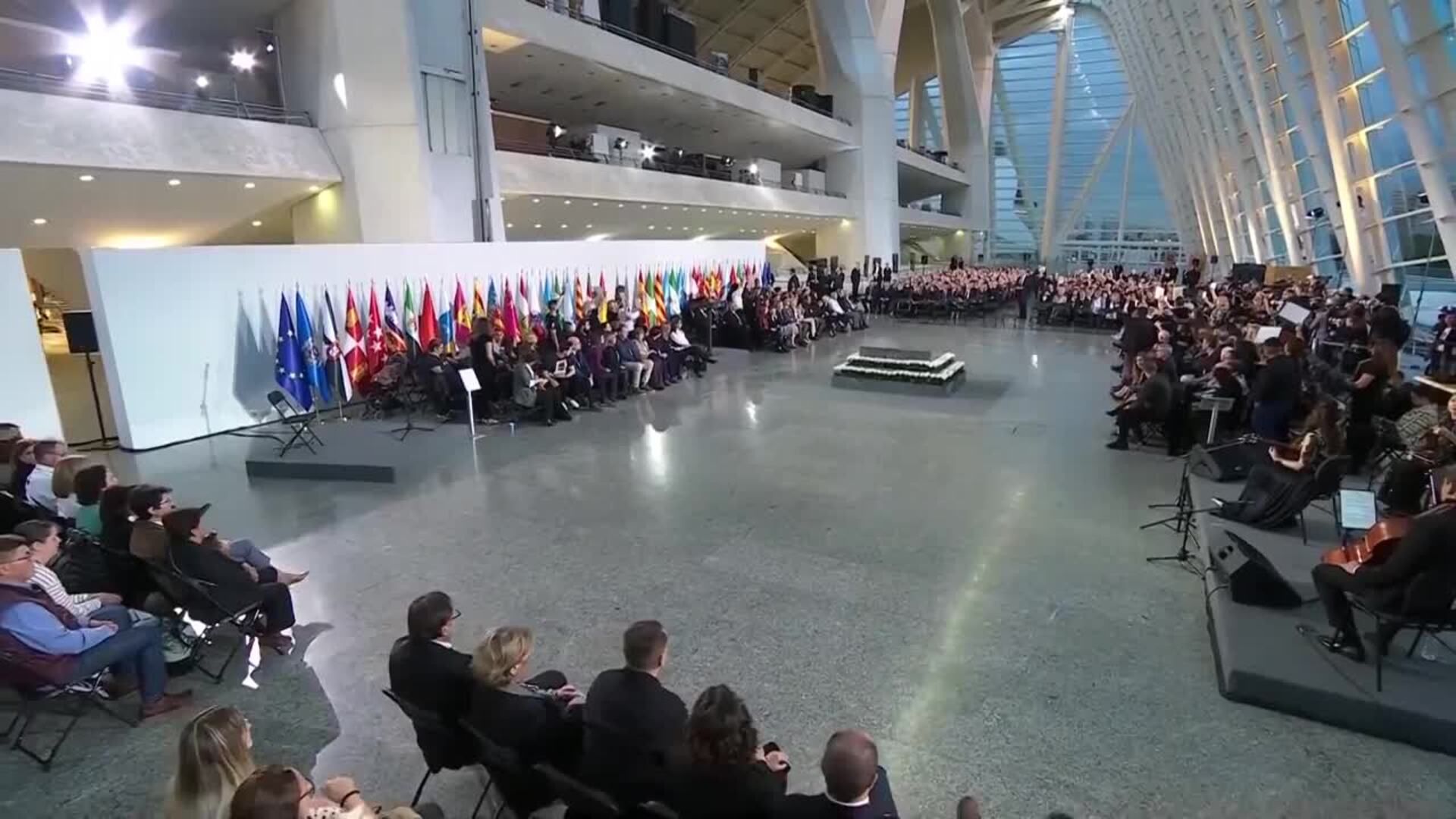 Mazón es recibido por los familiares de las víctimas al grito de «asesino» y «rata cobarde»