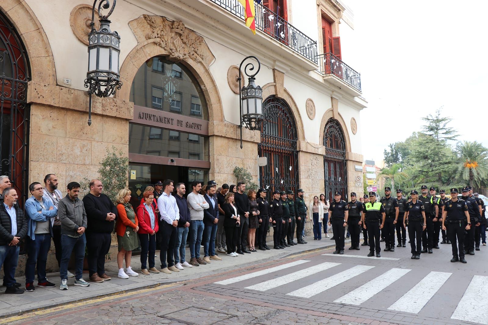 Minuto de silencio en Sagunto.
