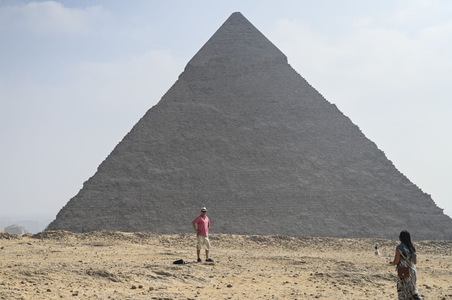 FOTOS | Los turistas visitan las pirámides de Giza ante el estreno del Gran Museo Egipcio