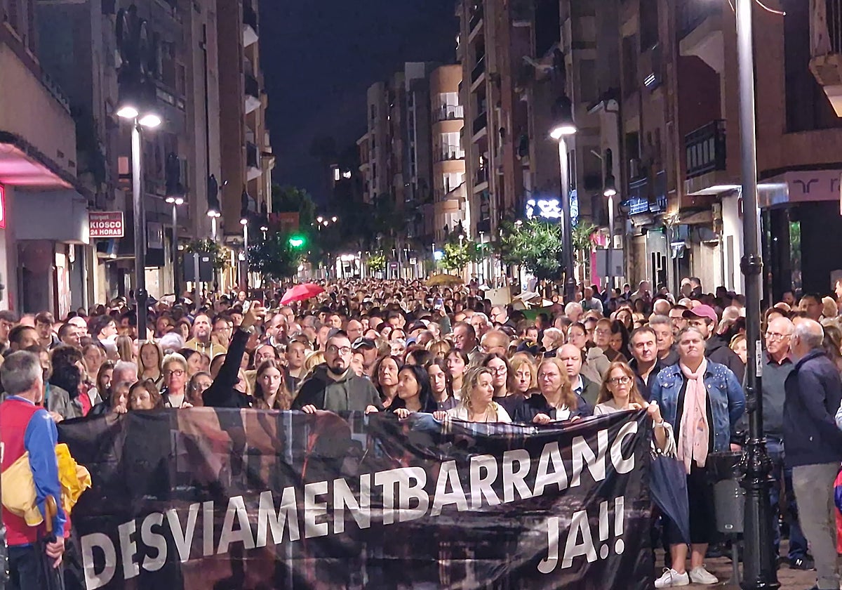 Manifestantes por el desvio de la Saleta.