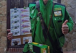 Un vendedor de la ONCE en una imagen de archivo.