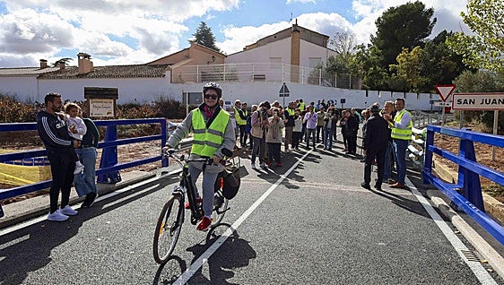 Requena recupera la conexión directa con las pedanías del margen derecho del Magro