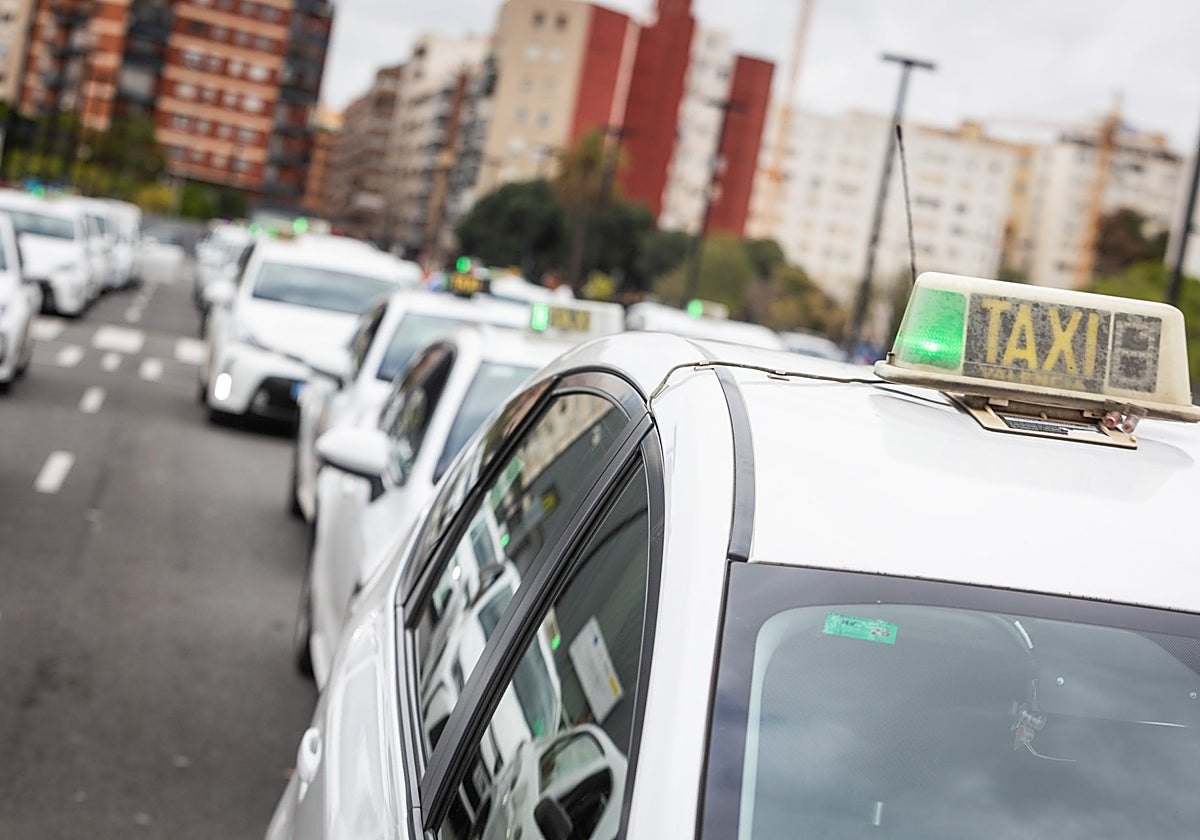 Imagen de la parada de taxis de la estación del AVE Joaquín Sorolla