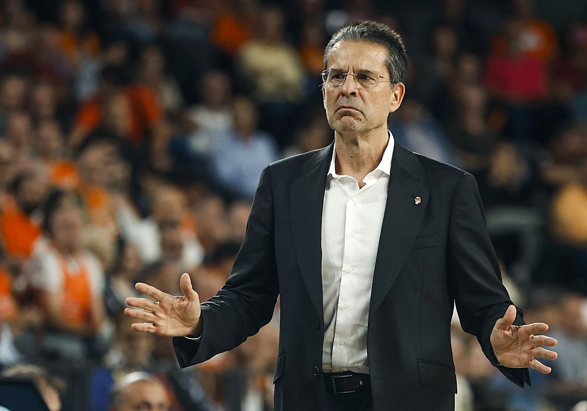 Pedro Martínez durante un encuentro en el Roig Arena
