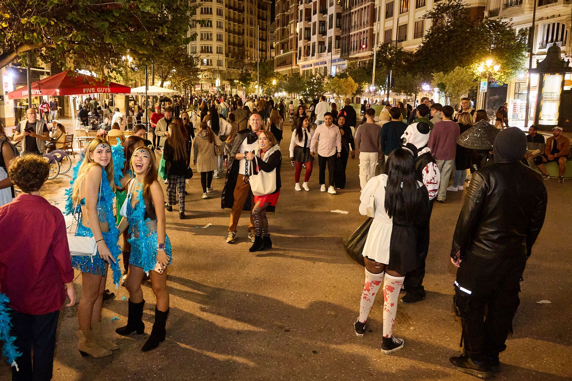 Valencia disfruta de Halloween en la noche más terrorífica del año