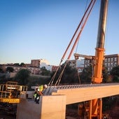 Construcción del puente en Torrent.