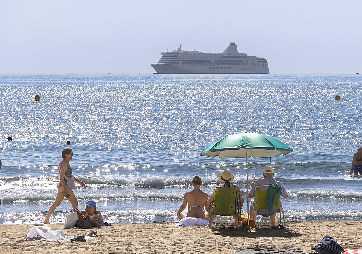 Alicante renueva los planos que entrega a los cruceristas para mejorar su experiencia en la ciudad