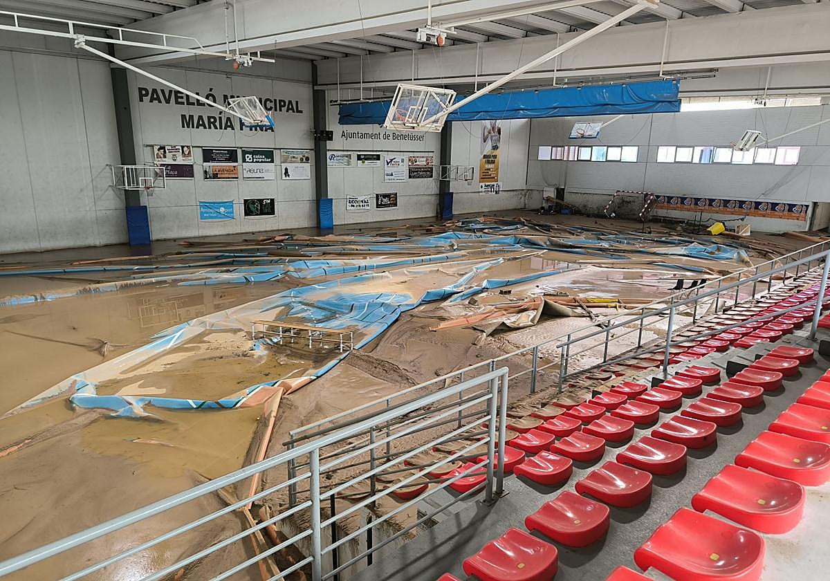 Interior del polideportivo de Benetússer.
