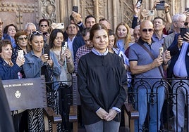 Mireia Sanmartín, con el resto de síndicos del Tribunal de las Aguas de Valencia.