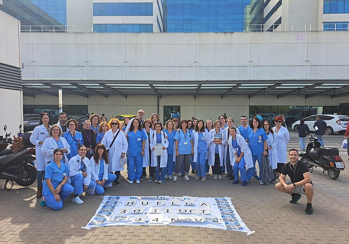 Protesta en el hospital La Fe, este viernes.
