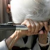 «El maltrato que no vemos, pero que duele»: Valencia registra 303 casos atendidos por el teléfono contra el abuso a las personas mayores