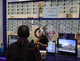 Venta de lotería en una administración.