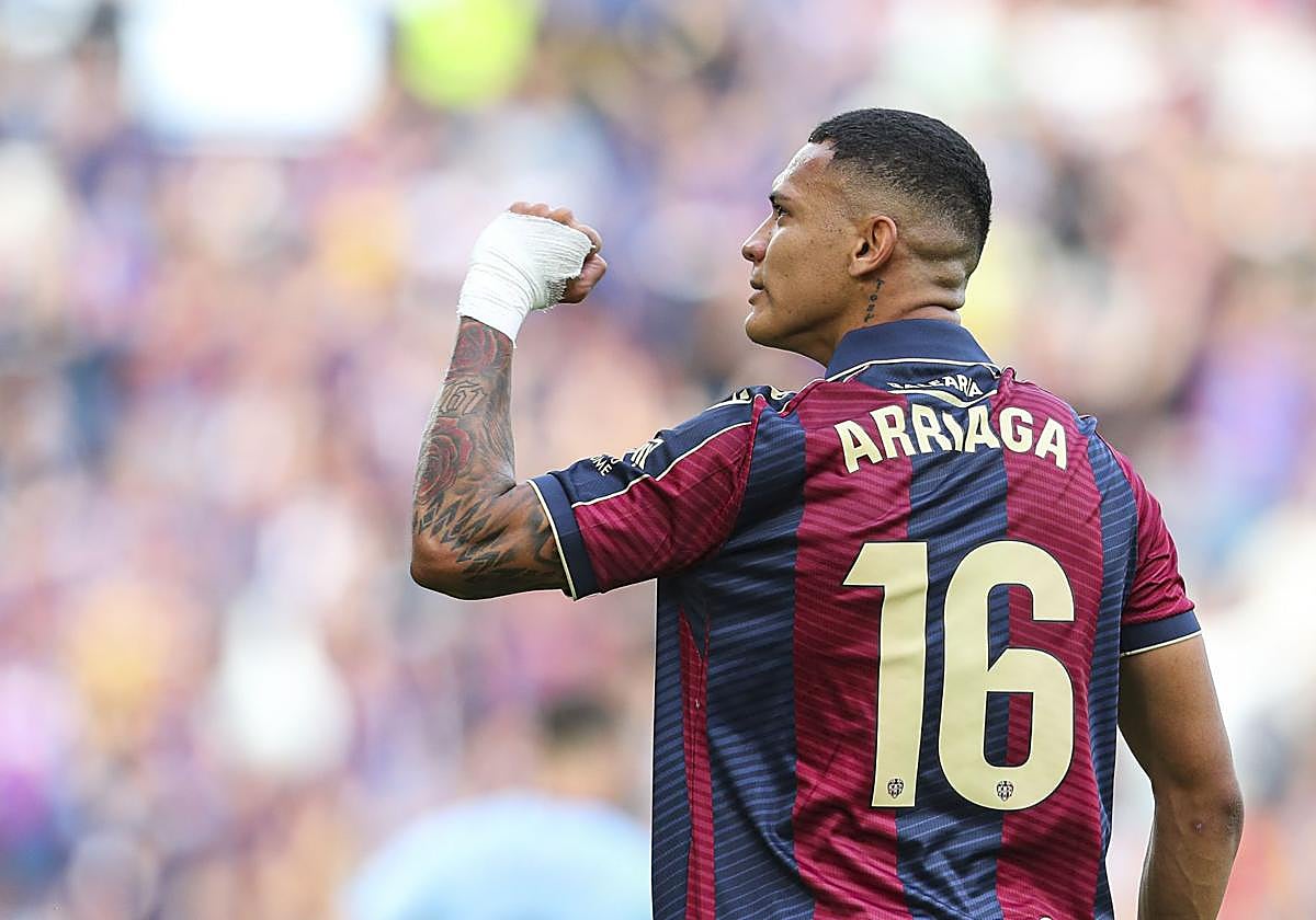 Kervin Arriaga, celebrando su primer gol con el Levante.