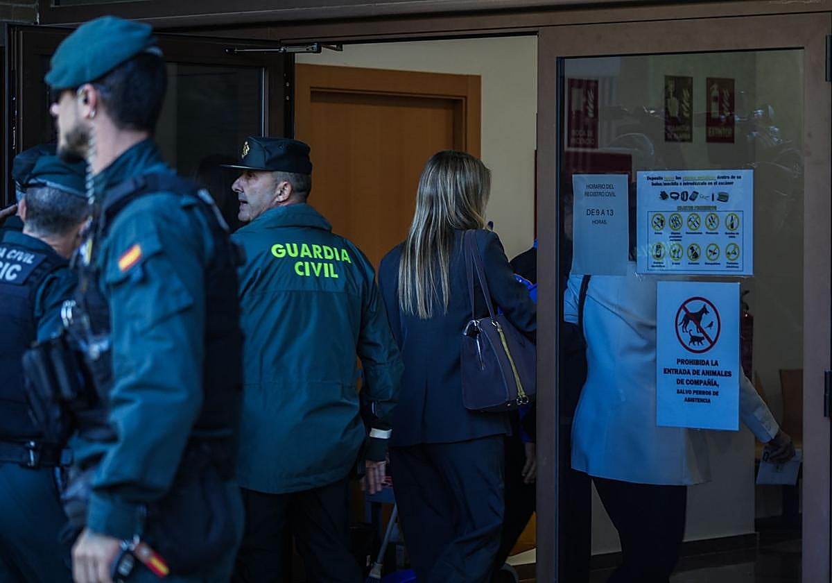 Maribel Vilaplana, a su llegada al juzgado.