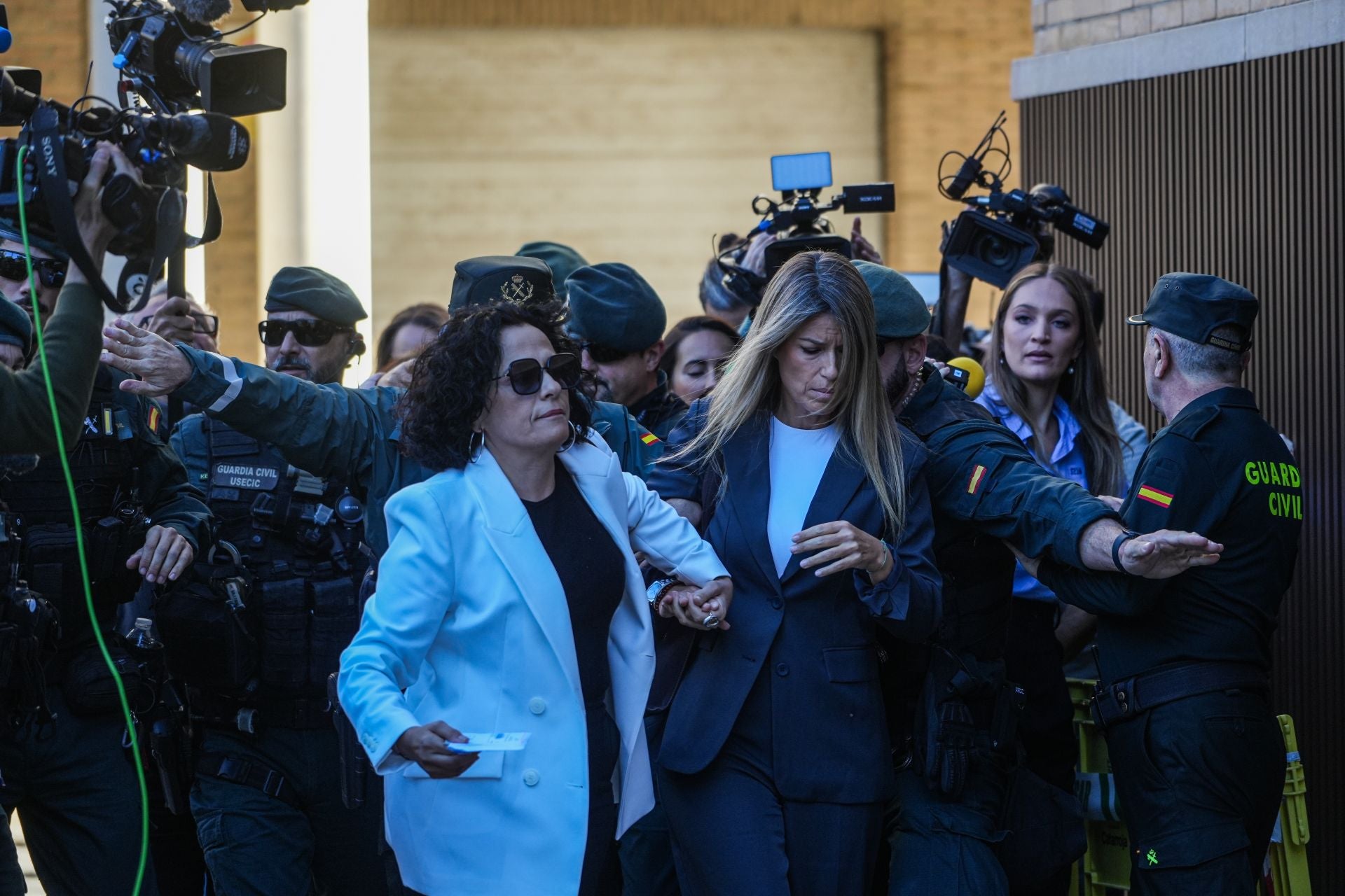 Fotos de Maribel Vilaplana de su llegada y salida de los juzgados