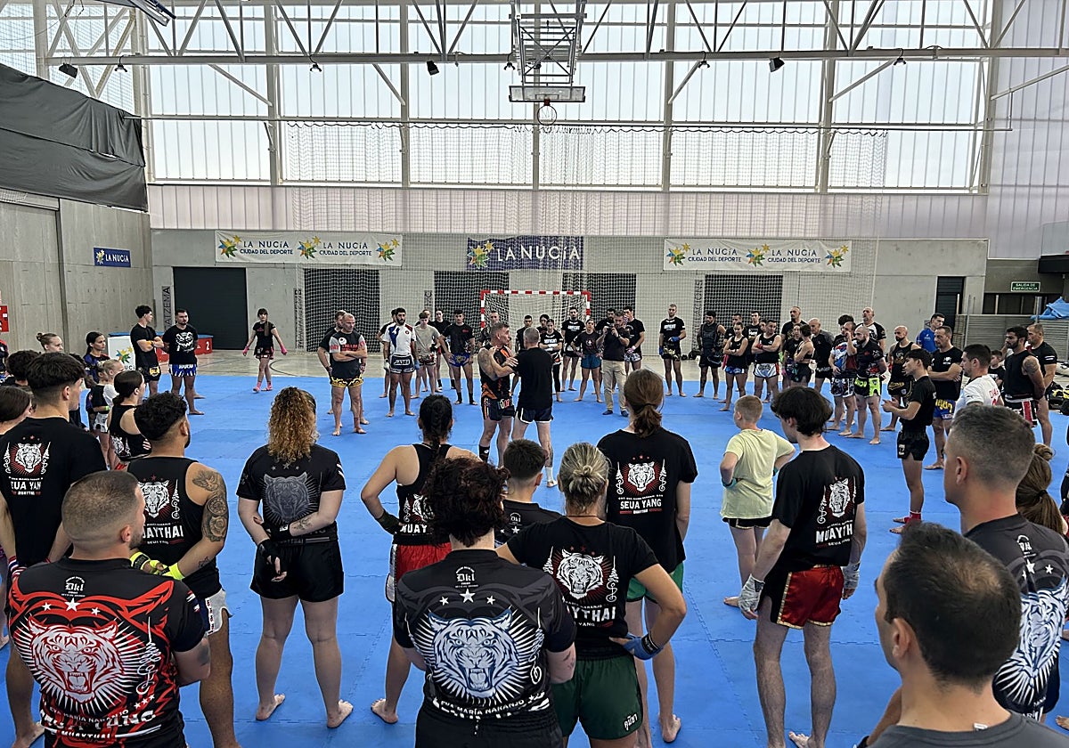 Mario Vega durante la formación realizada el pasado sábado en el pabellón Muixara