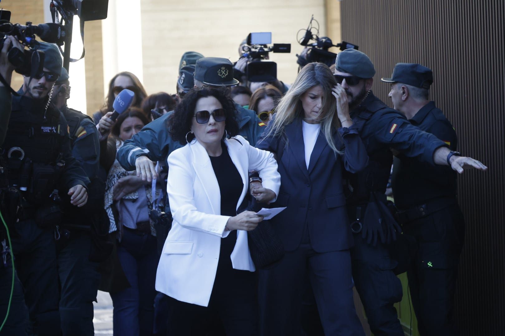 Fotos de Maribel Vilaplana de su llegada y salida de los juzgados