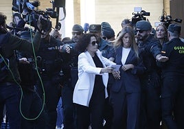 Fotos de Maribel Vilaplana de su llegada y salida de los juzgados