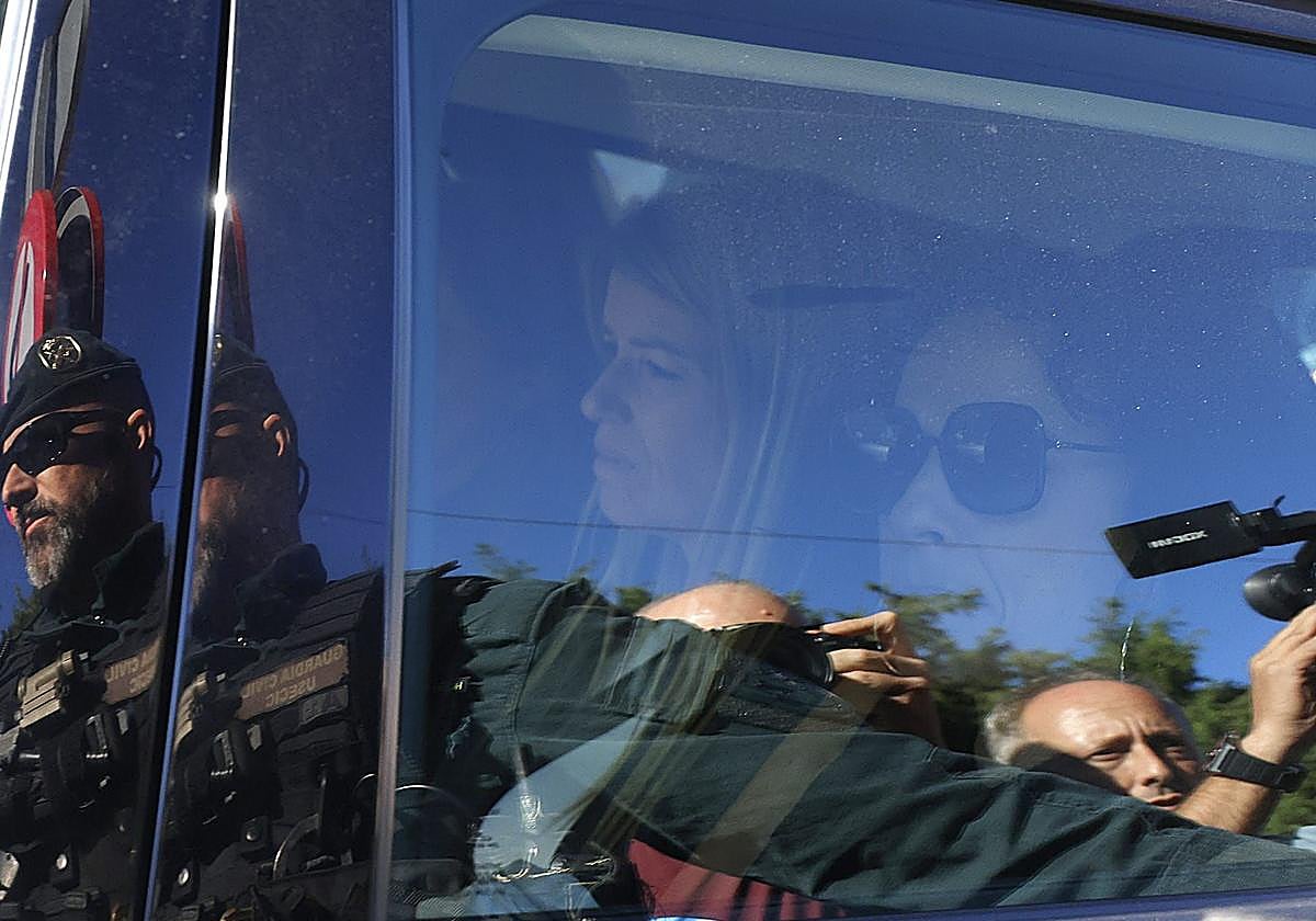 Vilaplana, a su salida de los juzgados de Catarroja.