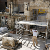 Preparación de los trabajos de restauración de les Covetes de los Santos Juanes, muy cerca de la Lonja.