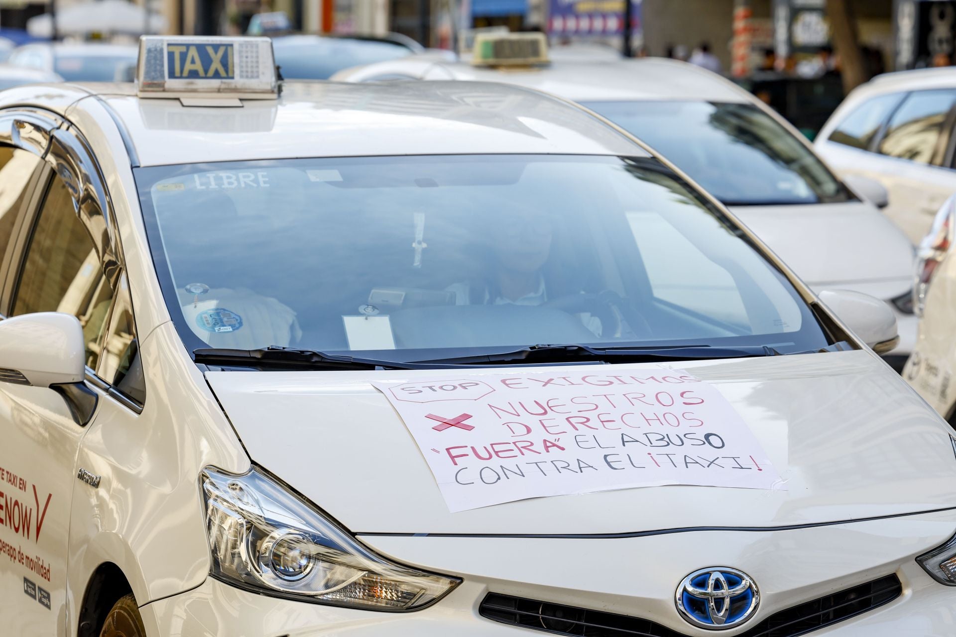 Fotos de la huelga de taxis en Valencia