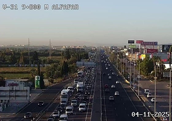 Atascos en la V-31 este martes, 4 de noviembre.
