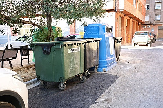 Contenedores colocados en el mismo lugar donde estaban los soterrados.