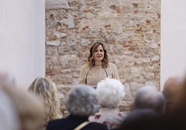 Fotos de María José Catalá en la presentación de un nuevo centro sociocultural en el barrio de El Pilar