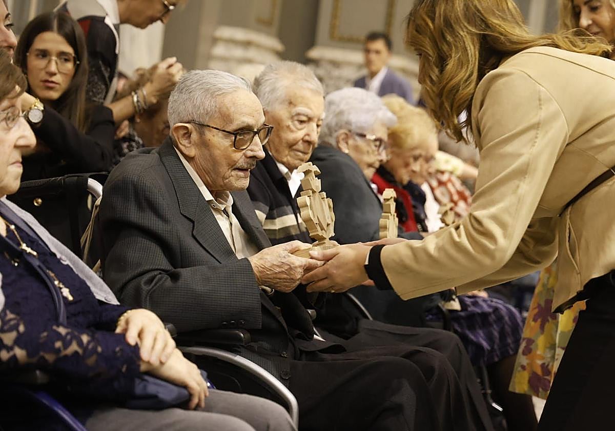 Fotos del homenaje a los vecinos centenarios de Valencia