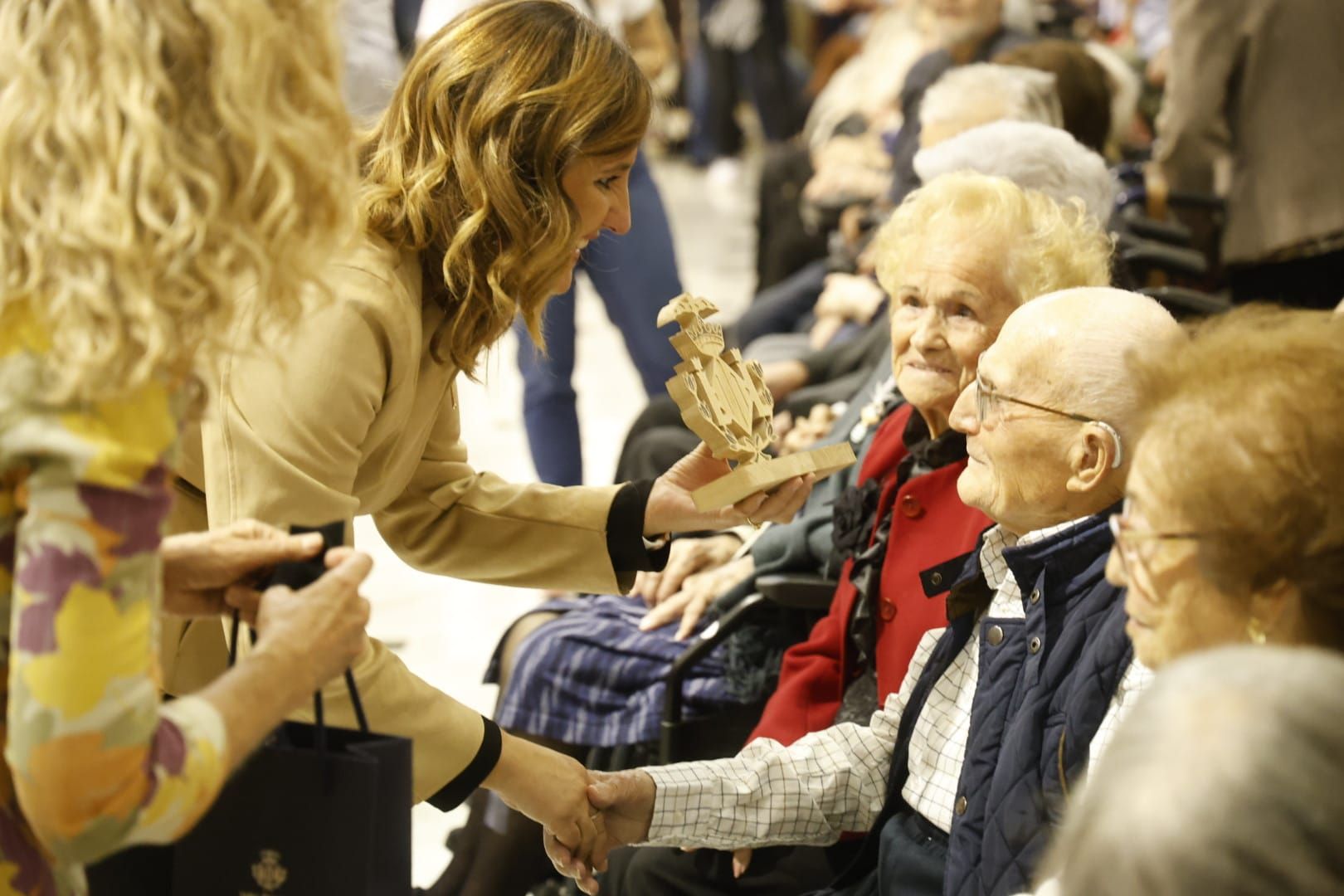 Fotos del homenaje a los vecinos centenarios de Valencia